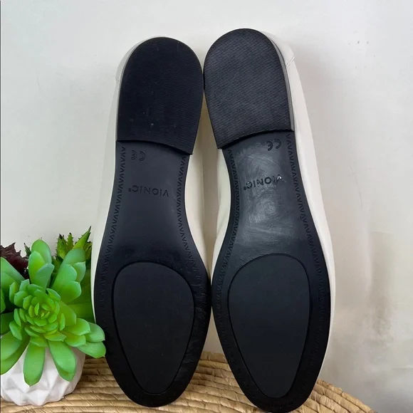 Vionic Cream Loafers with Gold Chain Detail 9 - Picture 10 of 10